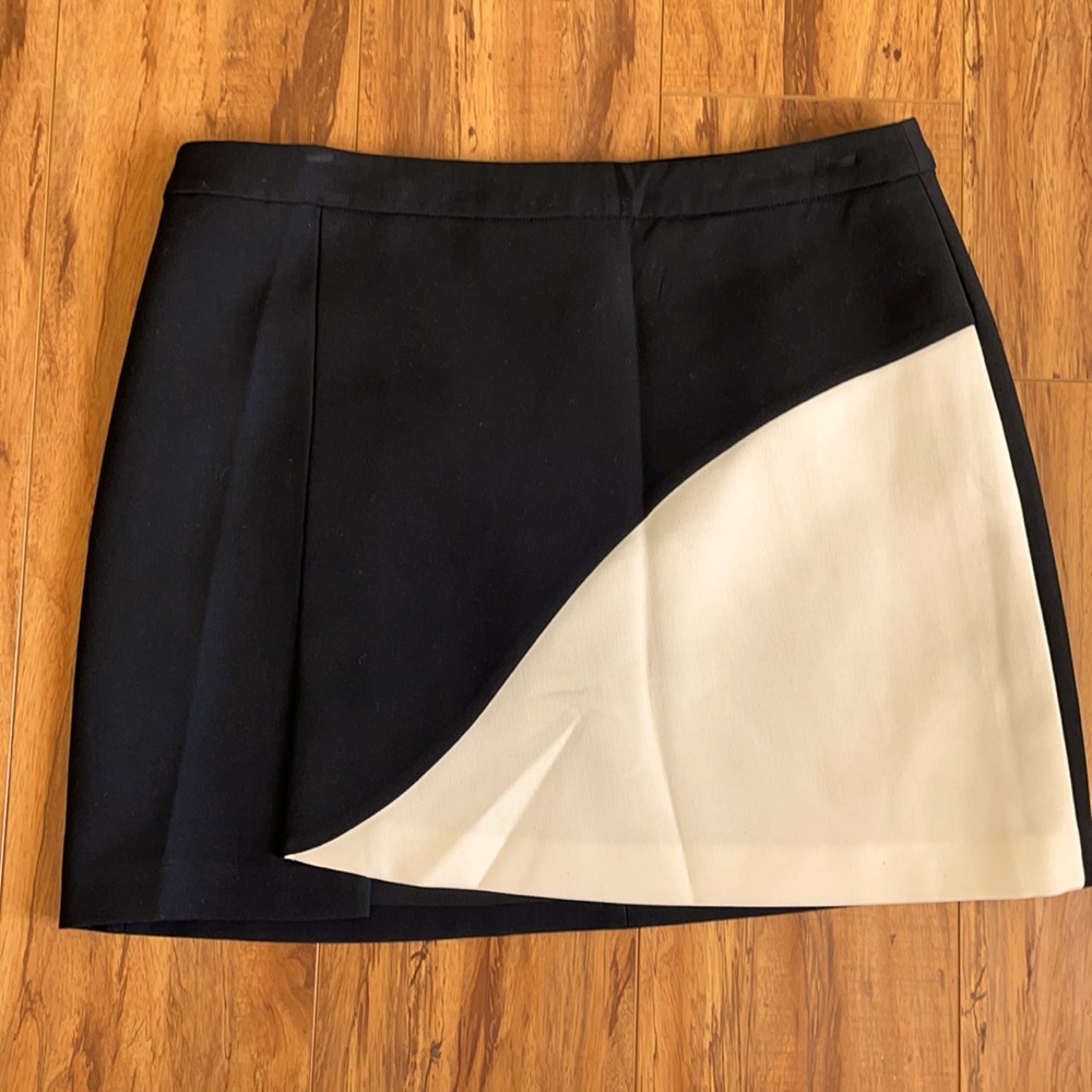BCBG Black and white mini skirt